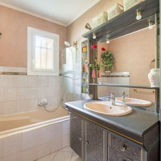  Annonces VAULX EN VELIN : House | DAGNEUX (01120) | 154 m2 | 449 000 &euro; 