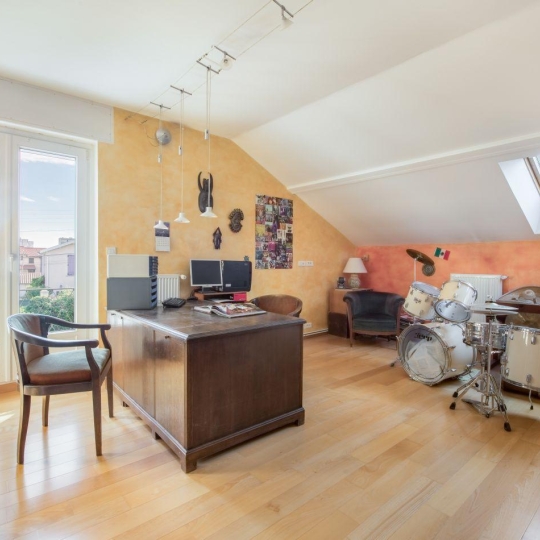  Annonces VAULX EN VELIN : Maison / Villa | BRON (69500) | 194 m2 | 760 000 &euro; 
