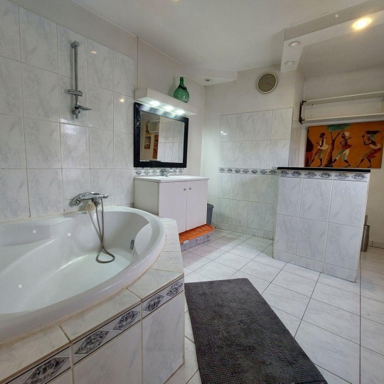  Annonces VAULX EN VELIN : Appartement | ALBIGNY-SUR-SAONE (69250) | 130 m2 | 330 000 &euro; 