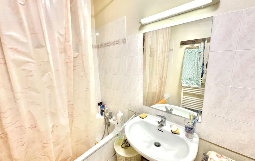 Annonces VAULX EN VELIN : Appartement | VILLEURBANNE (69100) | 54 m2 | 850 &euro; 