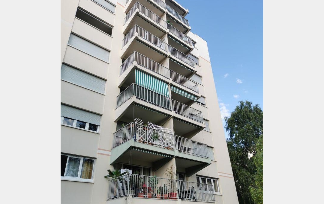 Annonces VAULX EN VELIN : Appartement | SAINTE-FOY-LES-LYON (69110) | 61 m2 | 189 000 € 