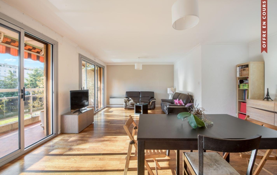 Annonces VAULX EN VELIN : Autres | VILLEURBANNE (69100) | 101 m2 | 420 000 &euro; 