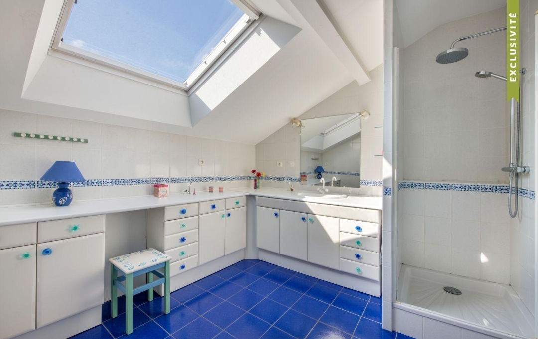 Annonces VAULX EN VELIN : Maison / Villa | BRON (69500) | 194 m2 | 760 000 &euro; 