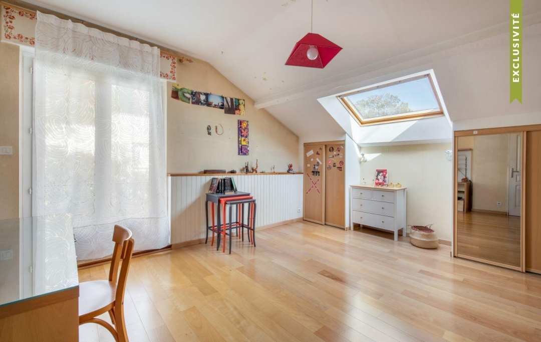 Annonces VAULX EN VELIN : Maison / Villa | BRON (69500) | 194 m2 | 760 000 &euro; 