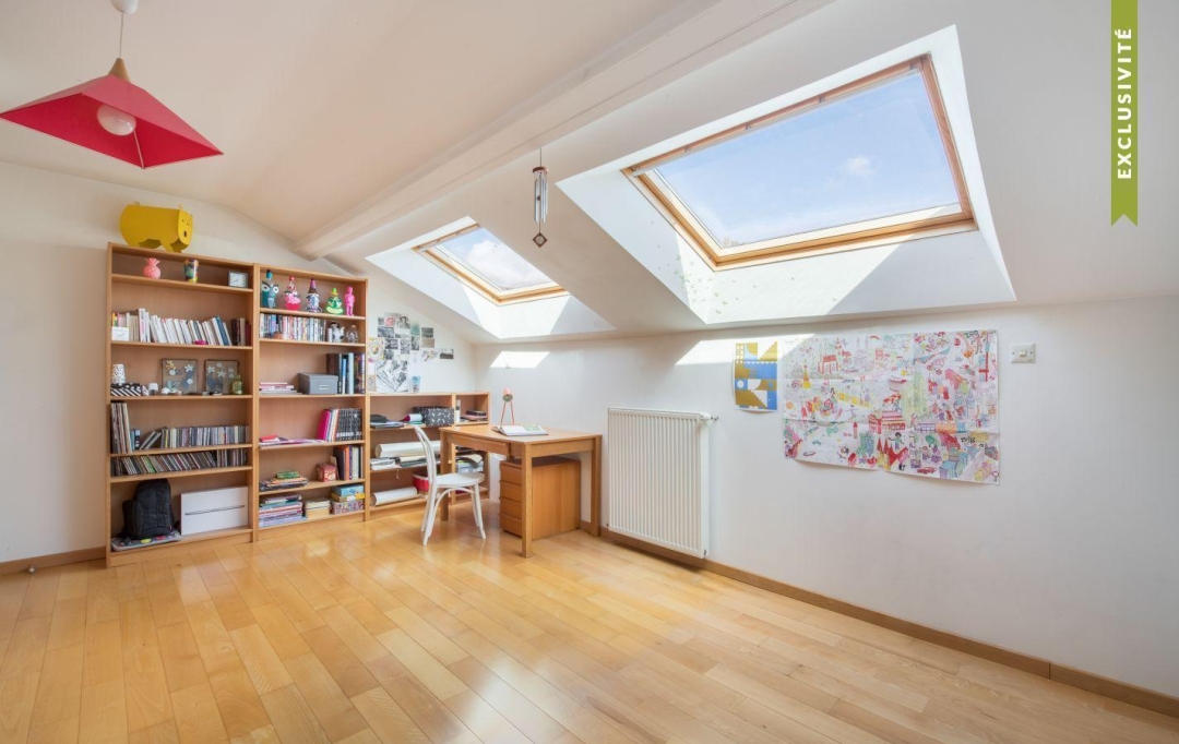 Annonces VAULX EN VELIN : Maison / Villa | BRON (69500) | 194 m2 | 760 000 &euro; 