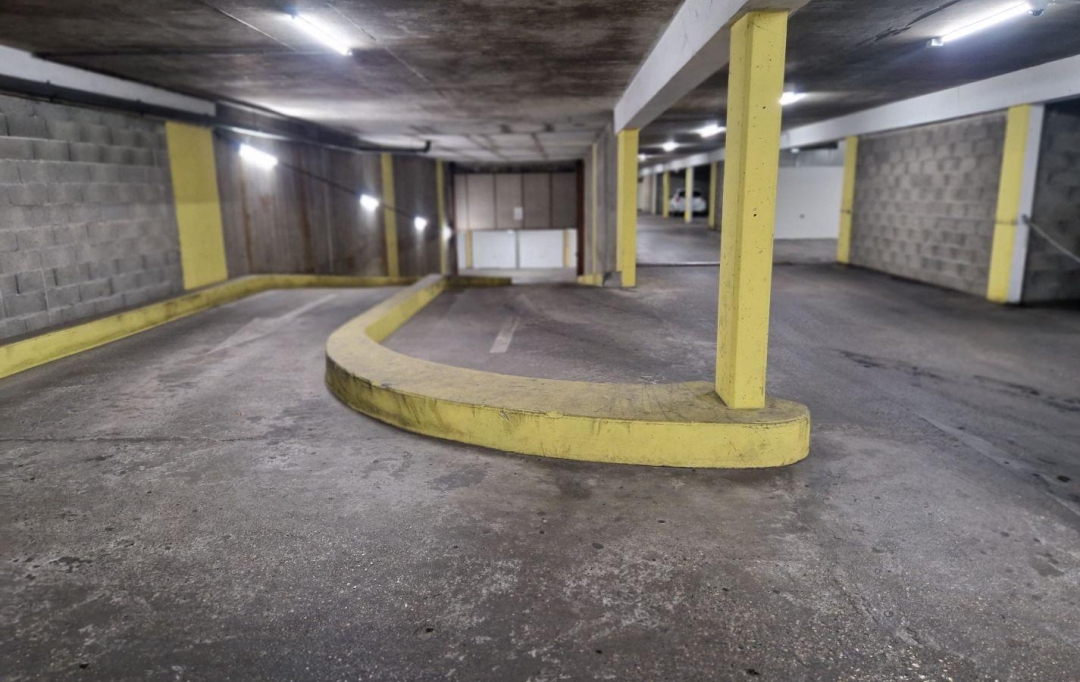 Annonces VAULX EN VELIN : Garage / Parking | VILLEURBANNE (69100) | 13 m2 | 21 000 &euro; 