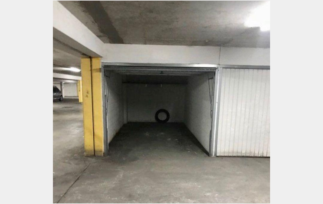 Annonces VAULX EN VELIN : Garage / Parking | VILLEURBANNE (69100) | 13 m2 | 21 000 &euro; 